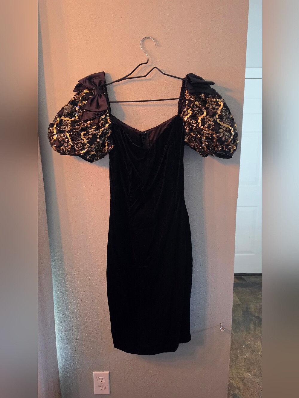 Vintage Roberta Black Velvet Dress Gold Sequin Puff Sleeve Bow Cocktail Size 8 U
